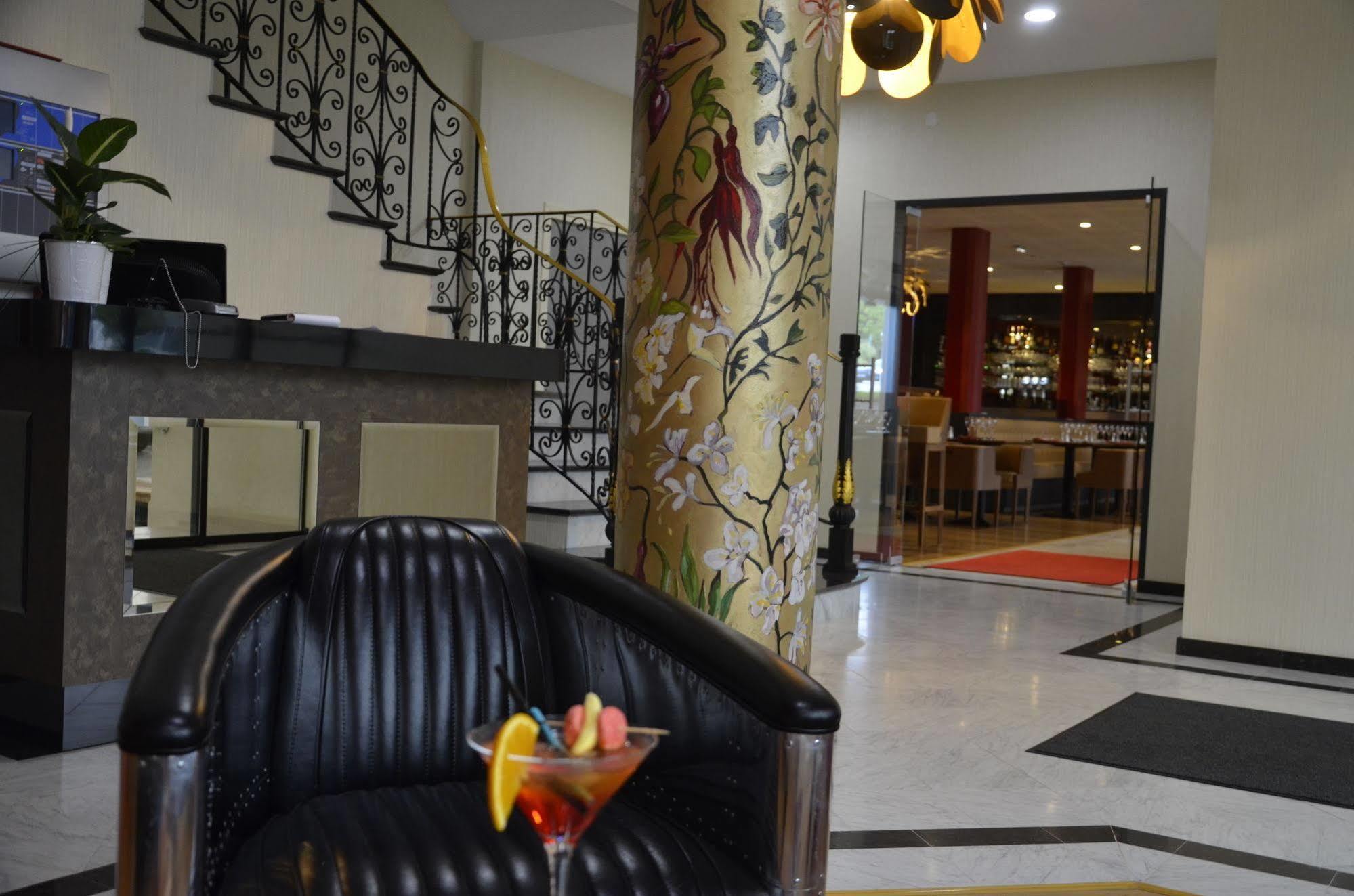 Le Grand Hotel Maubeuge Dış mekan fotoğraf