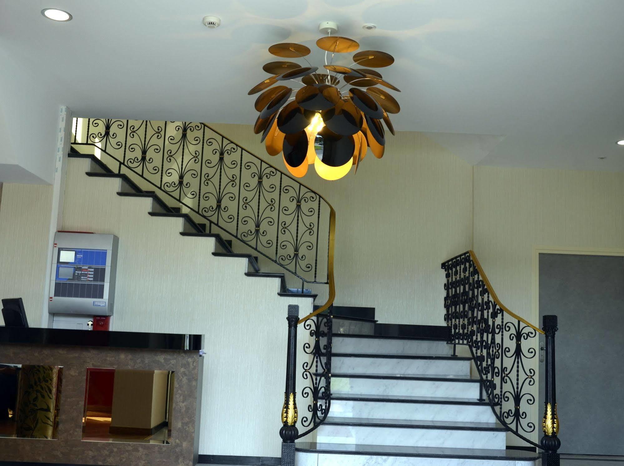Le Grand Hotel Maubeuge Dış mekan fotoğraf