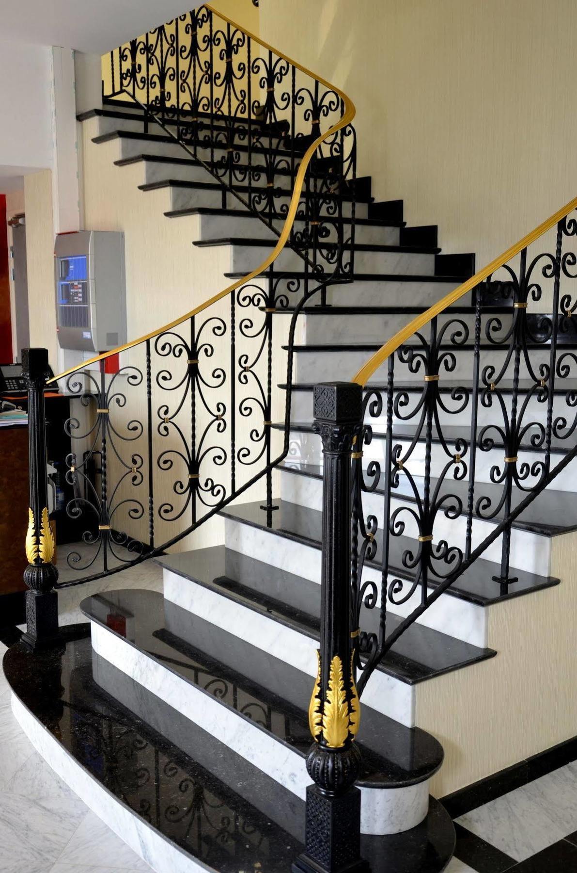 Le Grand Hotel Maubeuge Dış mekan fotoğraf